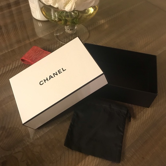 Chanel Box - Picture 3 of 5